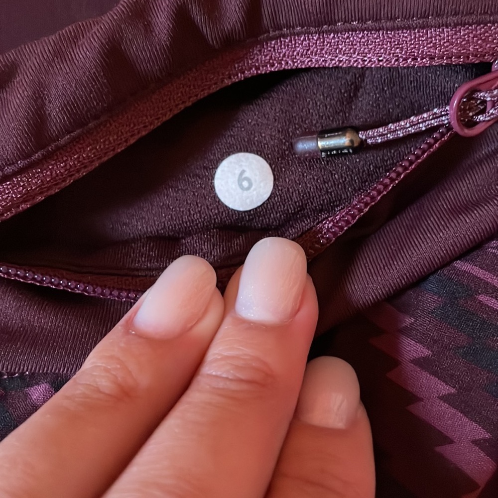 Really Cute Maroon Patterned Lululemon Skirt! Siz… - image 3